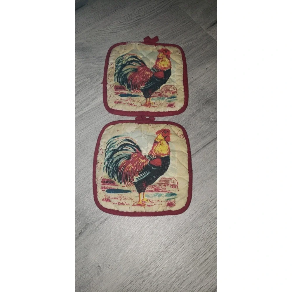 Vintage Rooster Pot Holders Set of 2 Farmhouse Country Kitchen Red Cream Quilted